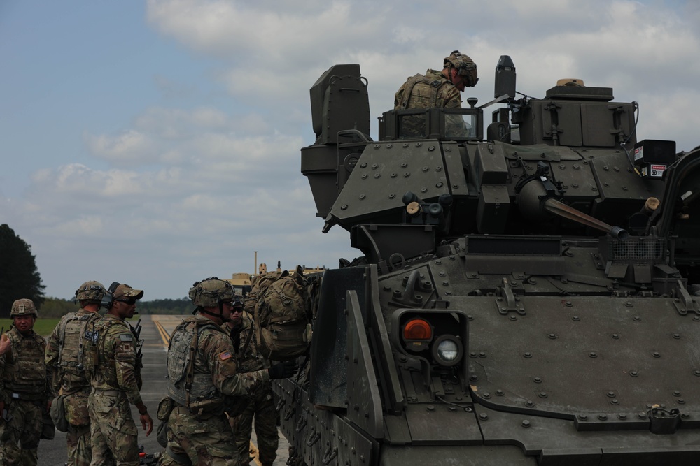 Soldiers and Airmen work together during Swamp Avenger 2024