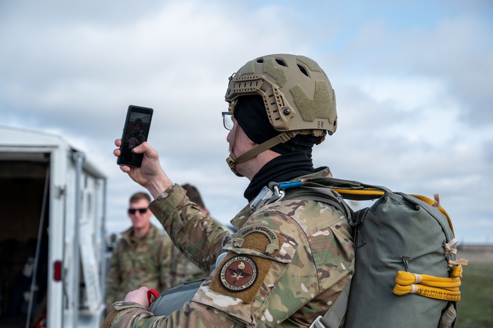 SERE Parachute Demonstration