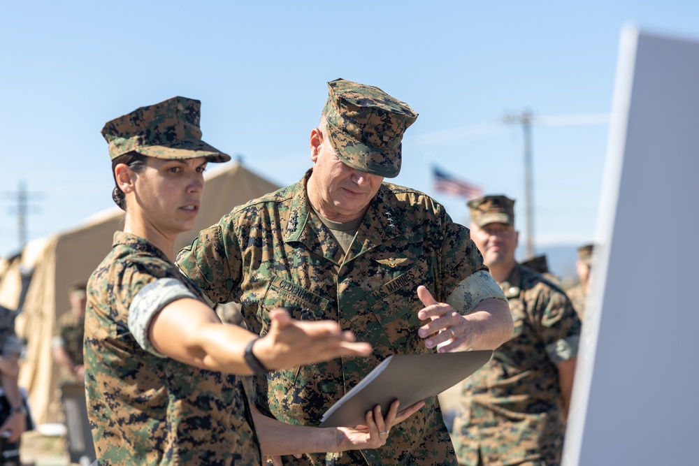 I MEF CG Attends 1st MLG Static Display