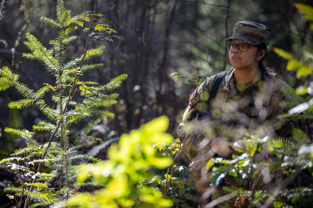 Army ROTC cadets conduct Lute Paratus field training exercise