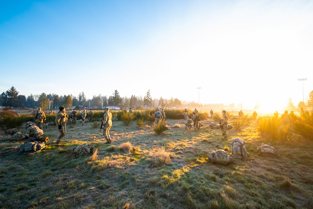 Pacific Lutheran University ROTC Cadets train at JBLM for Lute Paratus