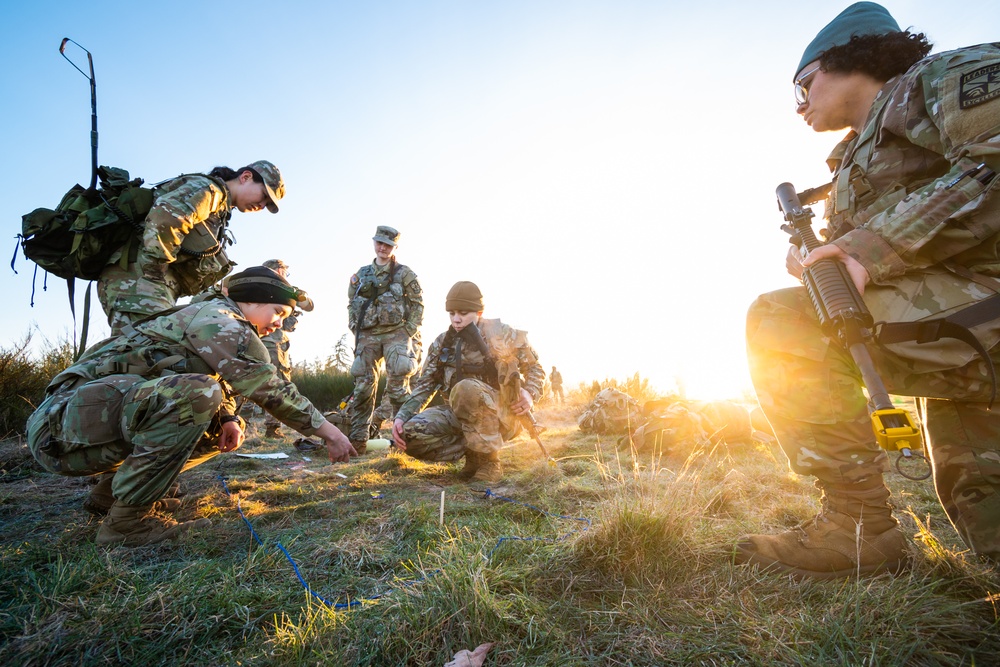 Pacific Lutheran University ROTC Cadets train at JBLM for Lute Paratus