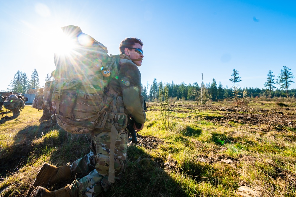 Pacific Lutheran University ROTC Cadets train at JBLM for Lute Paratus