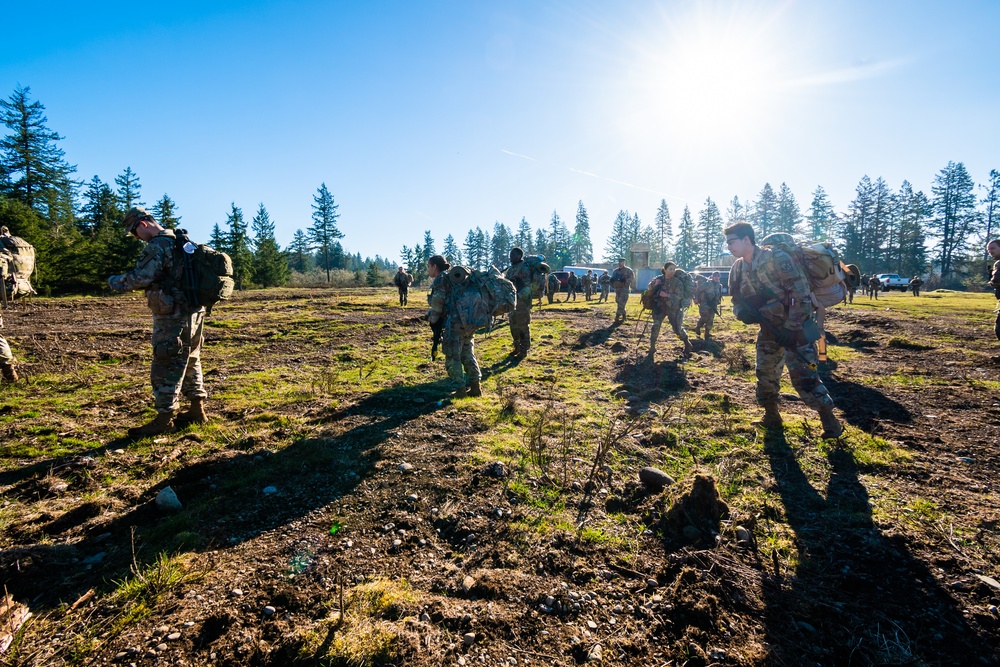 Pacific Lutheran University ROTC Cadets train at JBLM for Lute Paratus