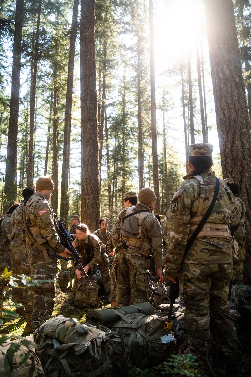 Pacific Lutheran University ROTC Cadets train at JBLM for Lute Paratus