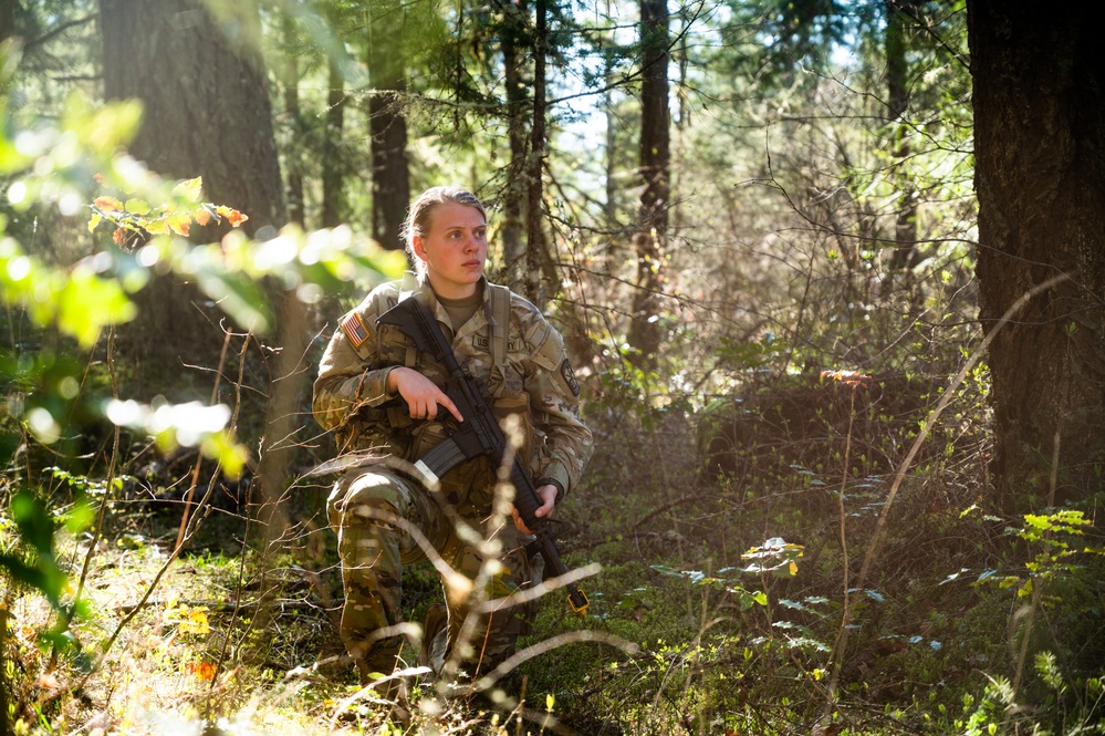 Pacific Lutheran University ROTC Cadets train at JBLM for Lute Paratus