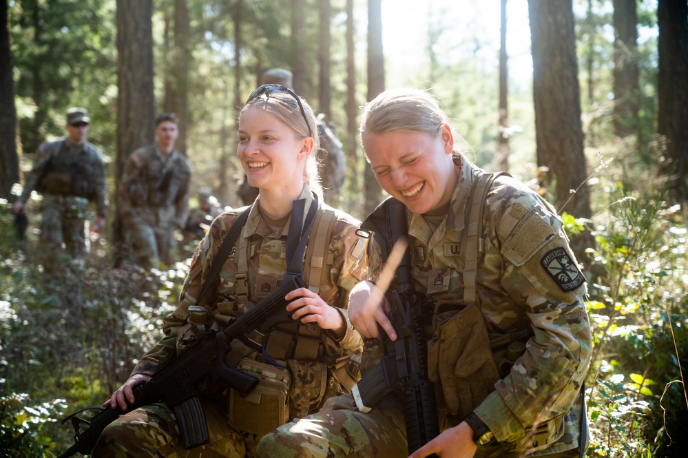 Pacific Lutheran University ROTC Cadets train at JBLM for Lute Paratus
