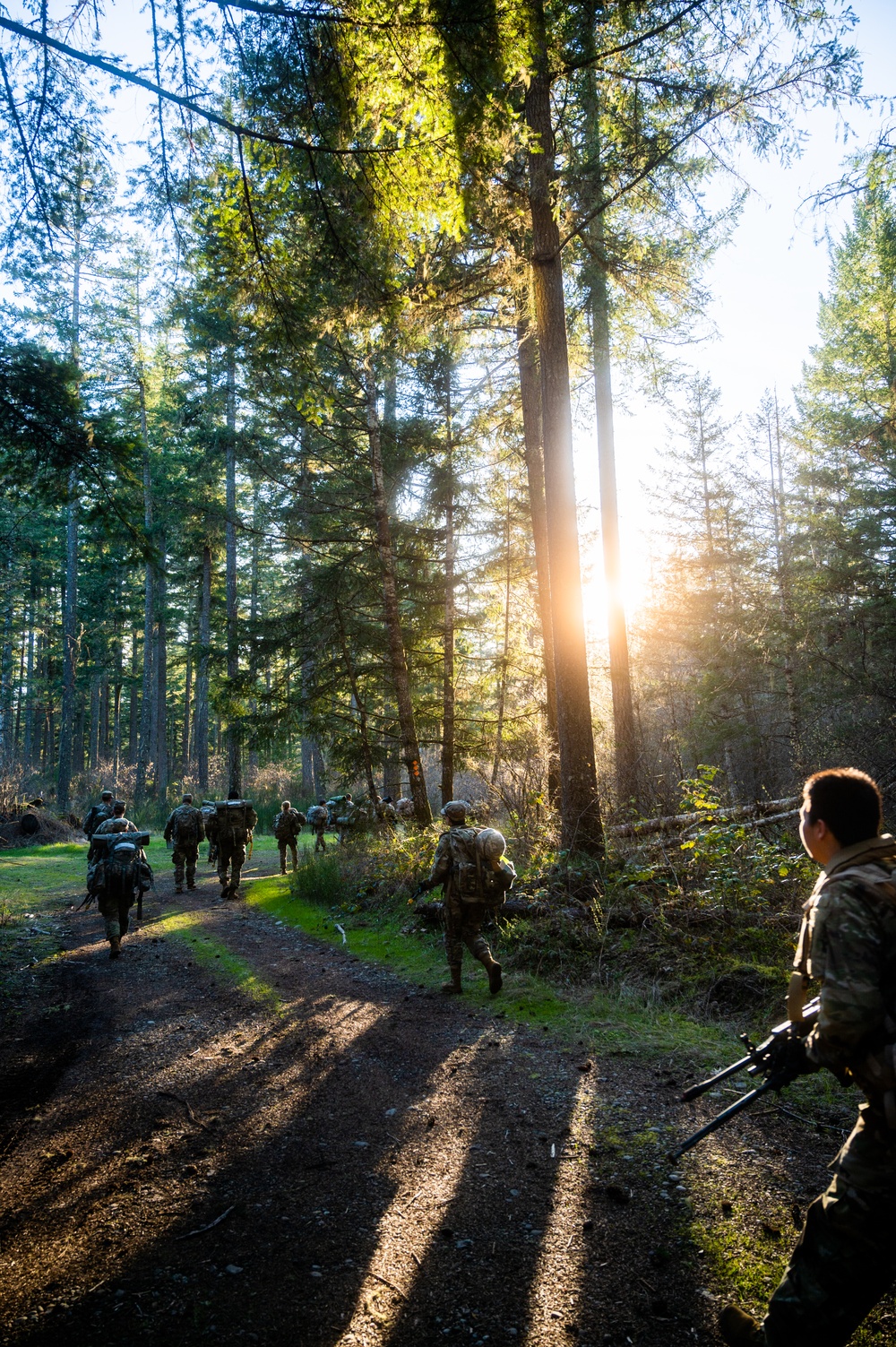 Pacific Lutheran University ROTC Cadets train at JBLM for Lute Paratus