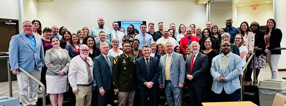 G8 professionals from across IMCOM honored at summit, comptrollers symposium