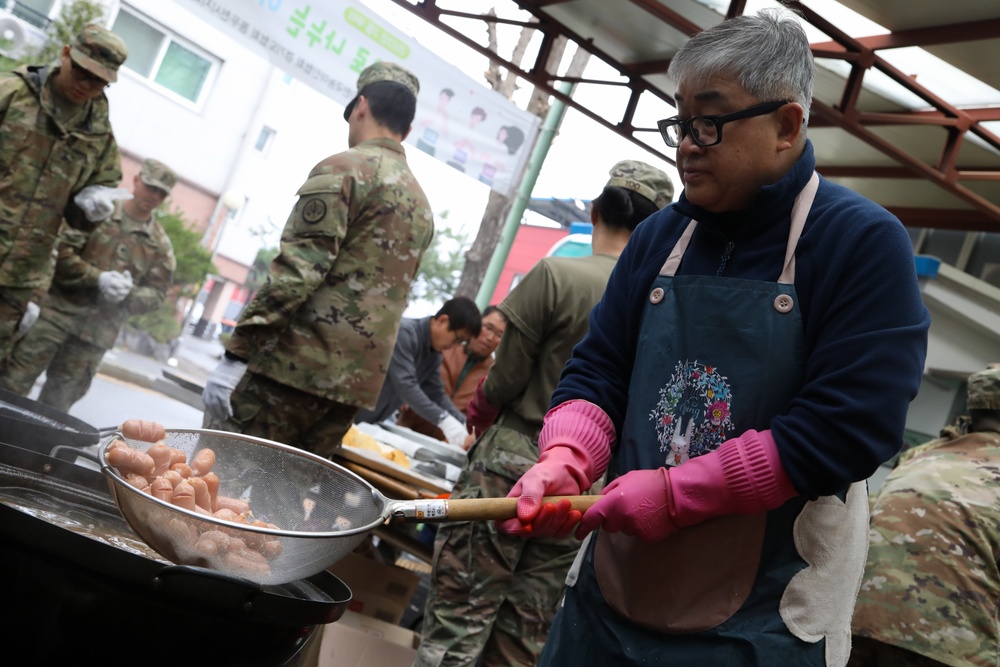 PTP Dongducheon Chapter and Camp Casey BOSS host community soup kitchen event