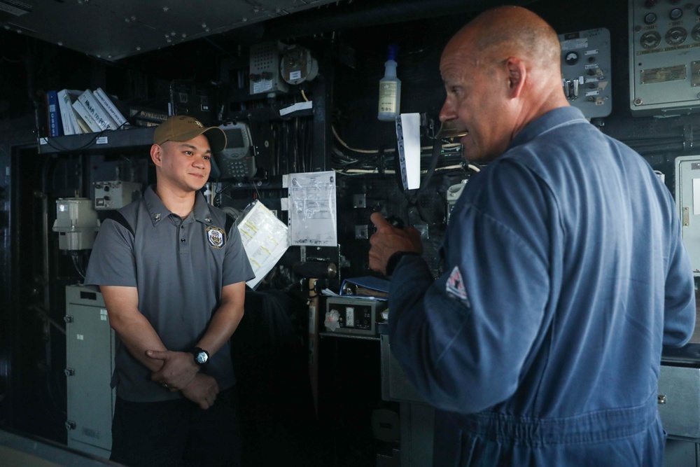 USS Leyte Gulf Group Photo and Sailor of the Day While Underway