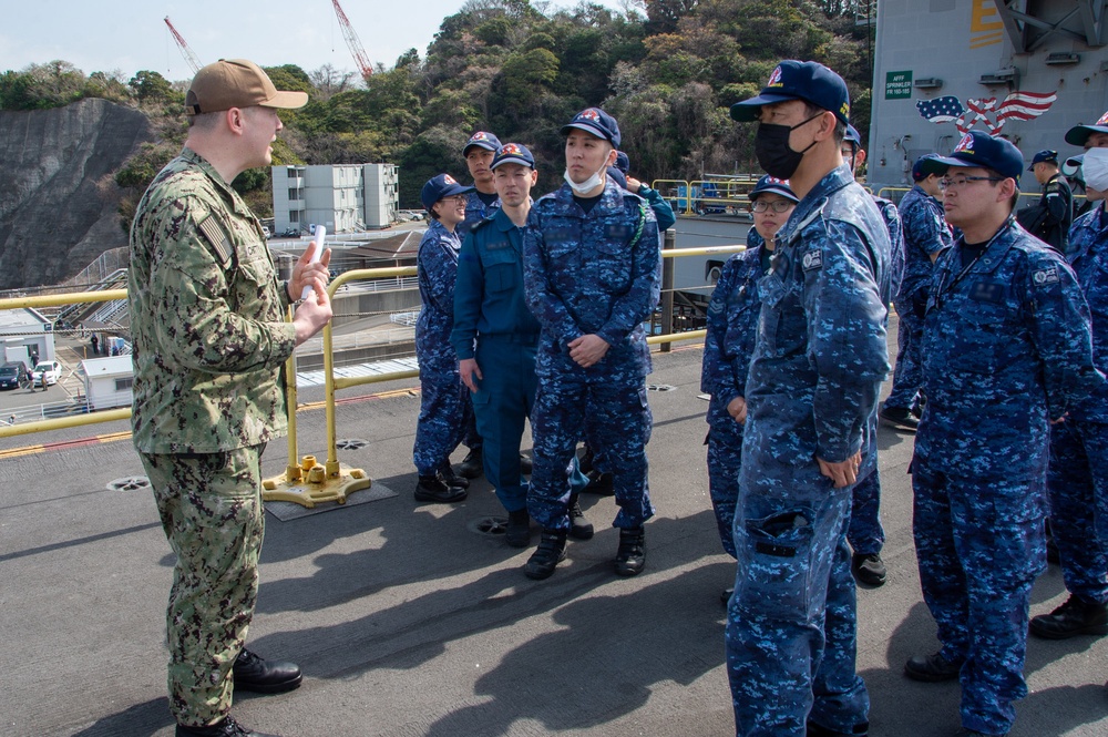 DVIDS - Images - USS Ronald Reagan (CVN 76) hosts sailors of the JMSDF ...