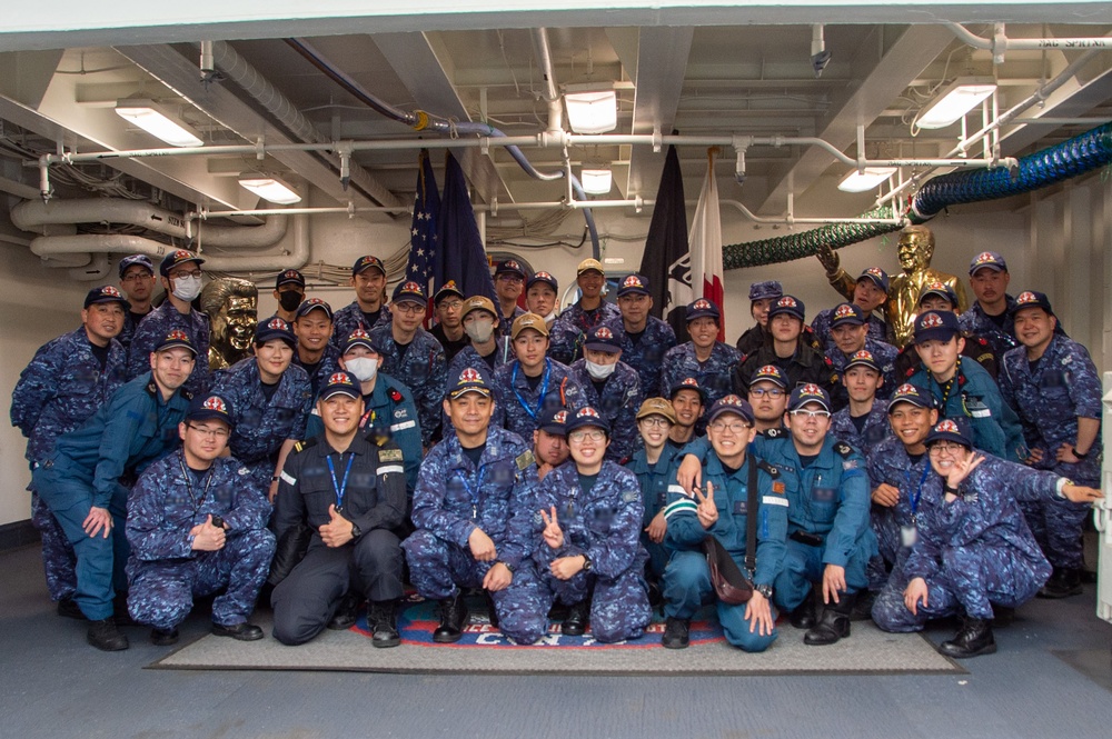 USS Ronald Reagan (CVN 76) hosts sailors of the JMSDF JS Izumo (DDH 183)