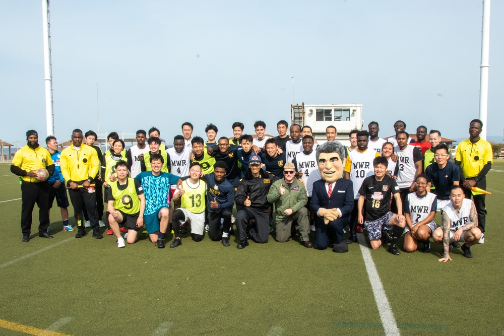 USS Ronald Reagan (CVN 76) hosts command picnic with JMSDF JS Izumo (DDH 183)