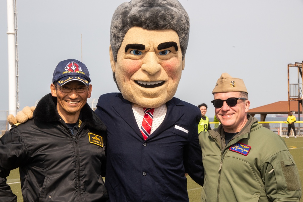USS Ronald Reagan (CVN 76) hosts command picnic with JMSDF JS Izumo (DDH 183)