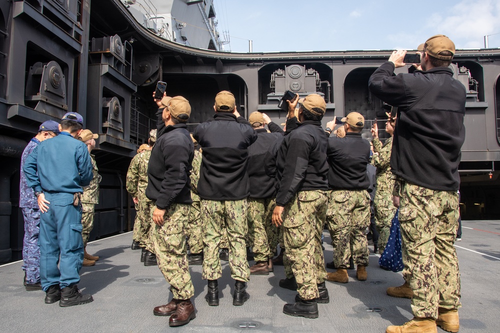 USS Ronald Reagan (CVN 76) Sailors receive a tour on JS Izumo (DDH 183)