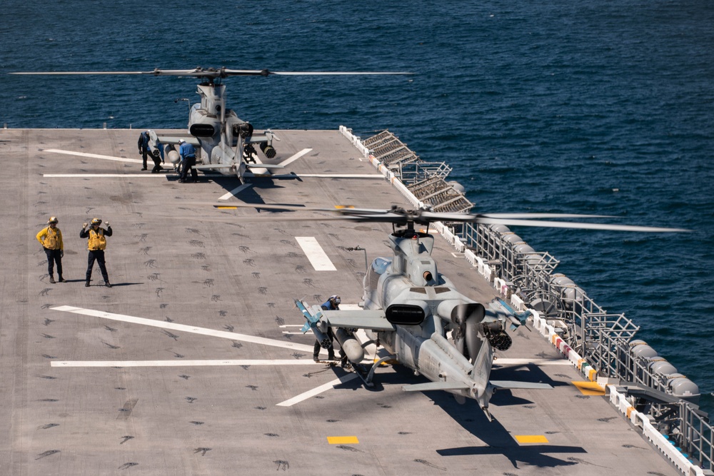 DVIDS - Images - VMM-165 (Rein.) H-1s Land Aboard USS Boxer [Image 9 of 9]