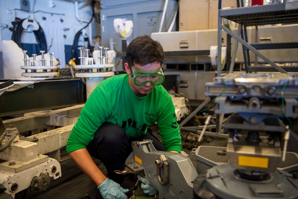 Maintenance on aircraft support equipment