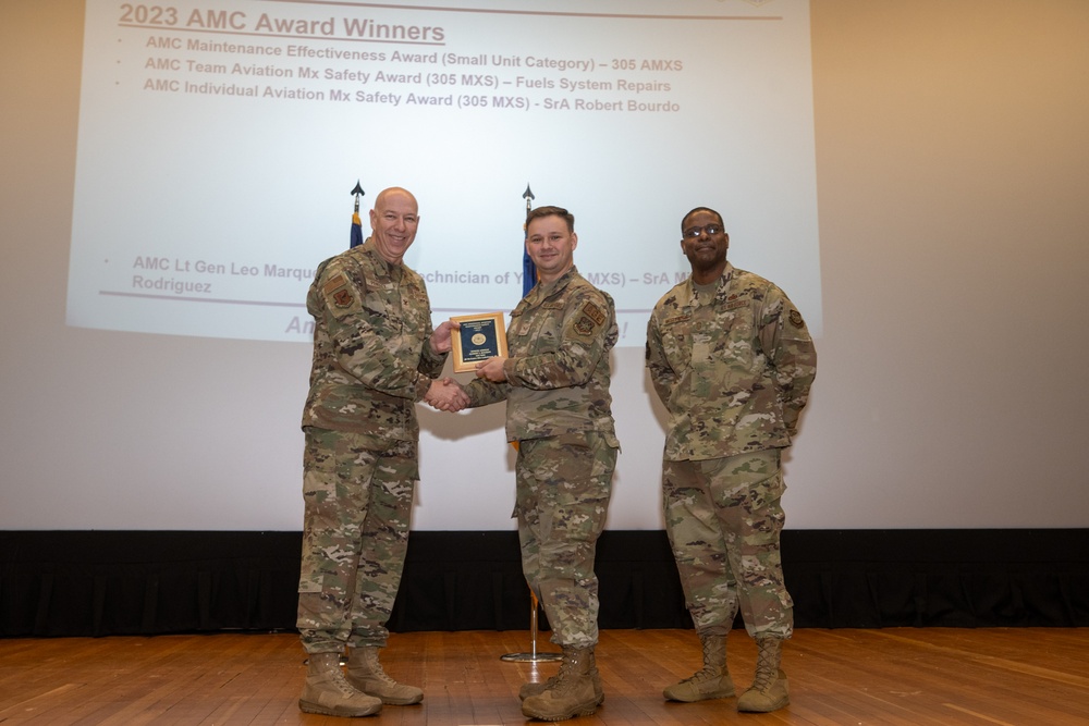 305 MXG receives AMC level awards