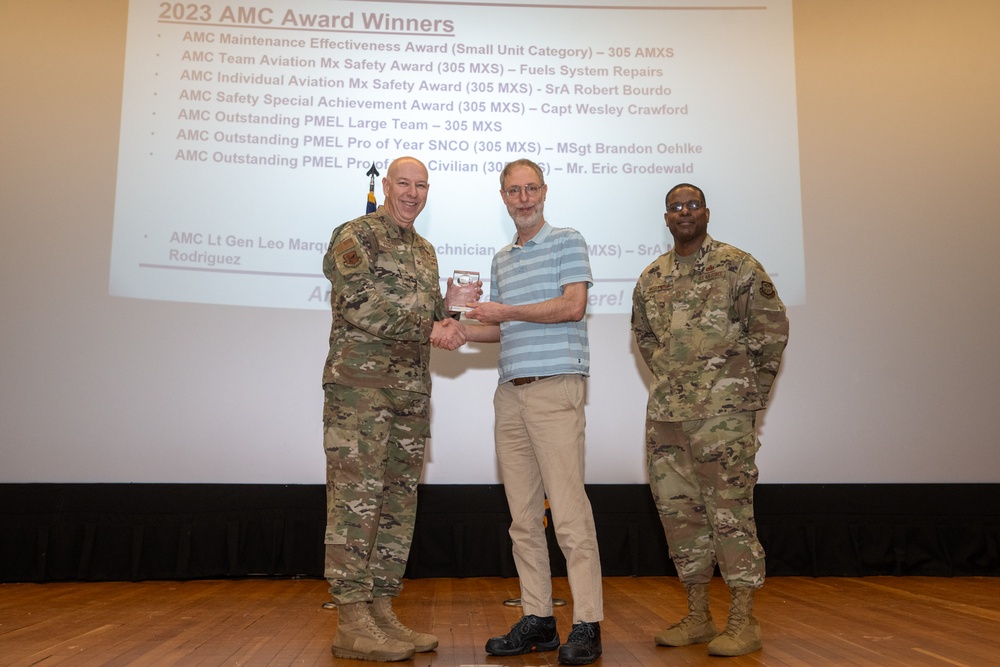 305 MXG receives AMC level awards