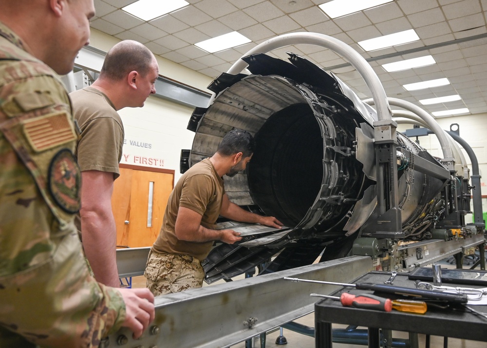 Royal Bahraini Air Force students modernize skills with Team Shaw