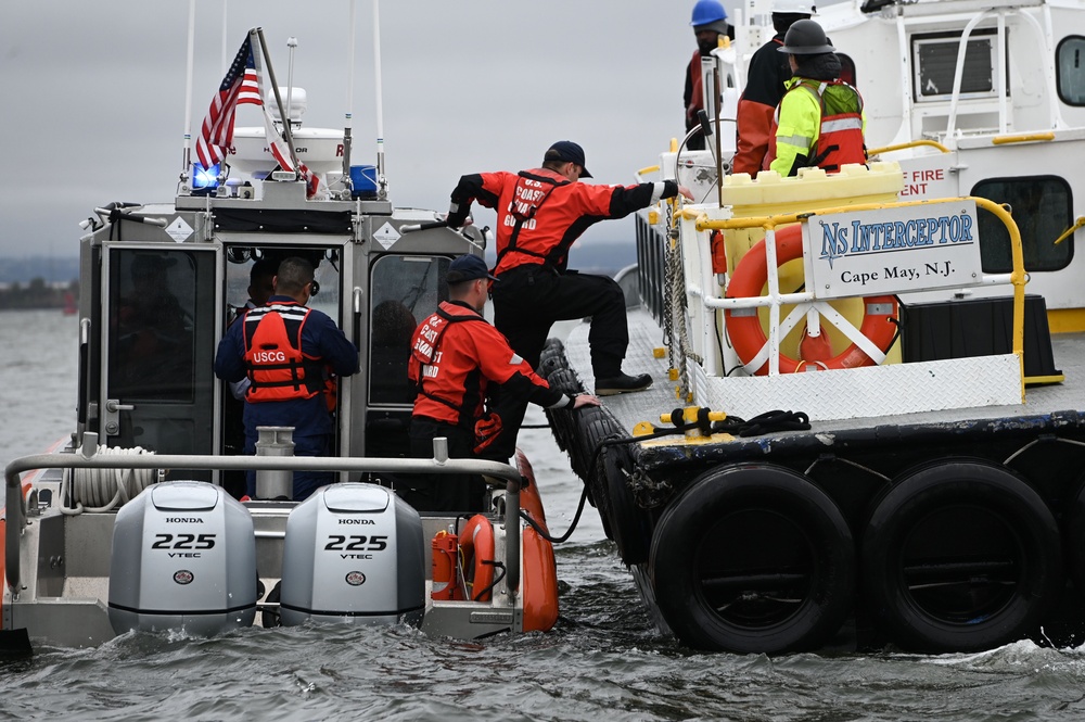 U.S. Embassy of India embarks Motor Vessel Dali