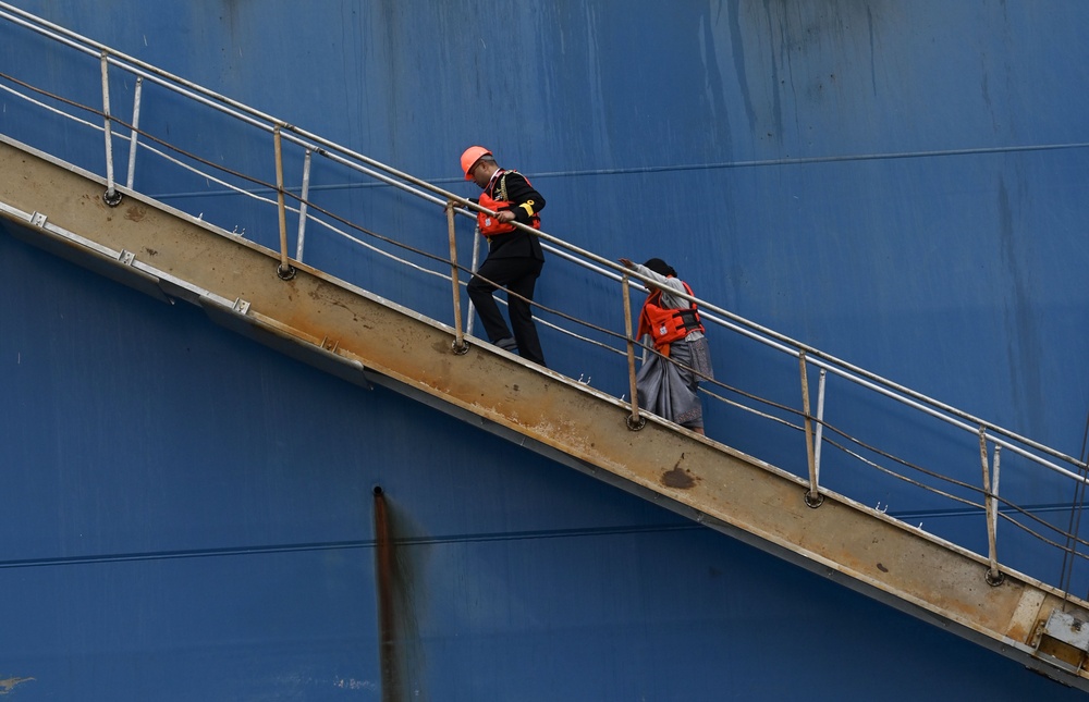 U.S. Embassy of India embarks Motor Vessel Dali