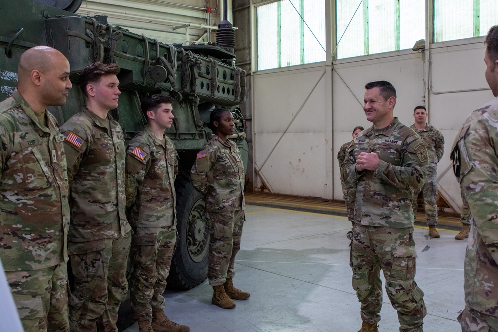 CSA George and SMA Weimer visits JBLM