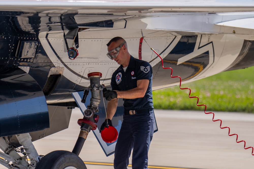 Thunderbirds at the 2024 Great Texas Airshow