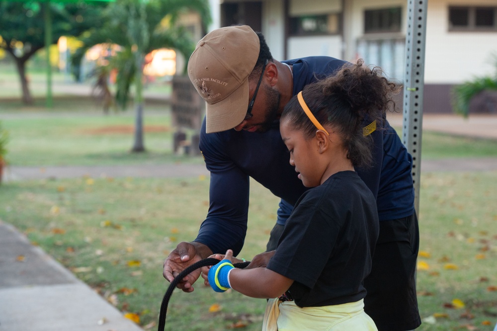 Pacific Missile Range Facility Participates in a S.T.R.E.A.M Night.