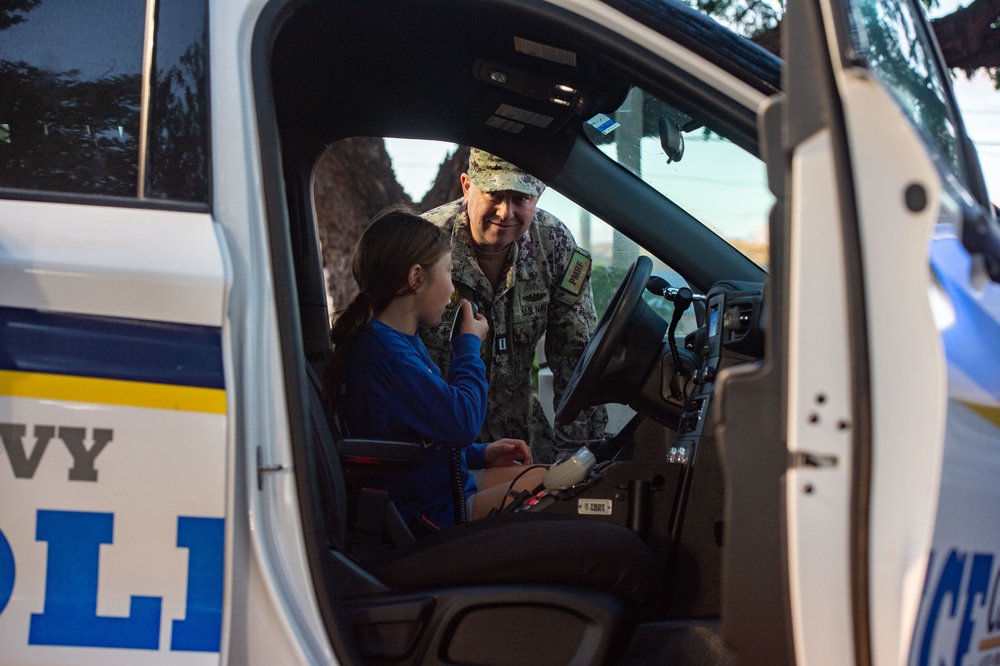 Pacific Missile Range Facility Participates in a S.T.R.E.A.M Night.