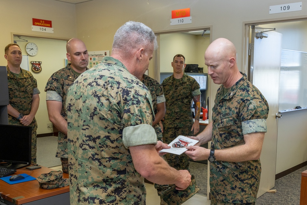 III MEF CG Visits 3rd MLG