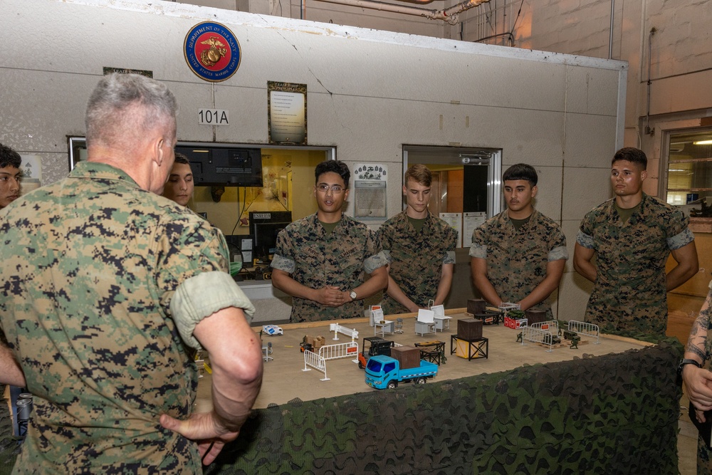 III MEF CG Visits 3rd MLG