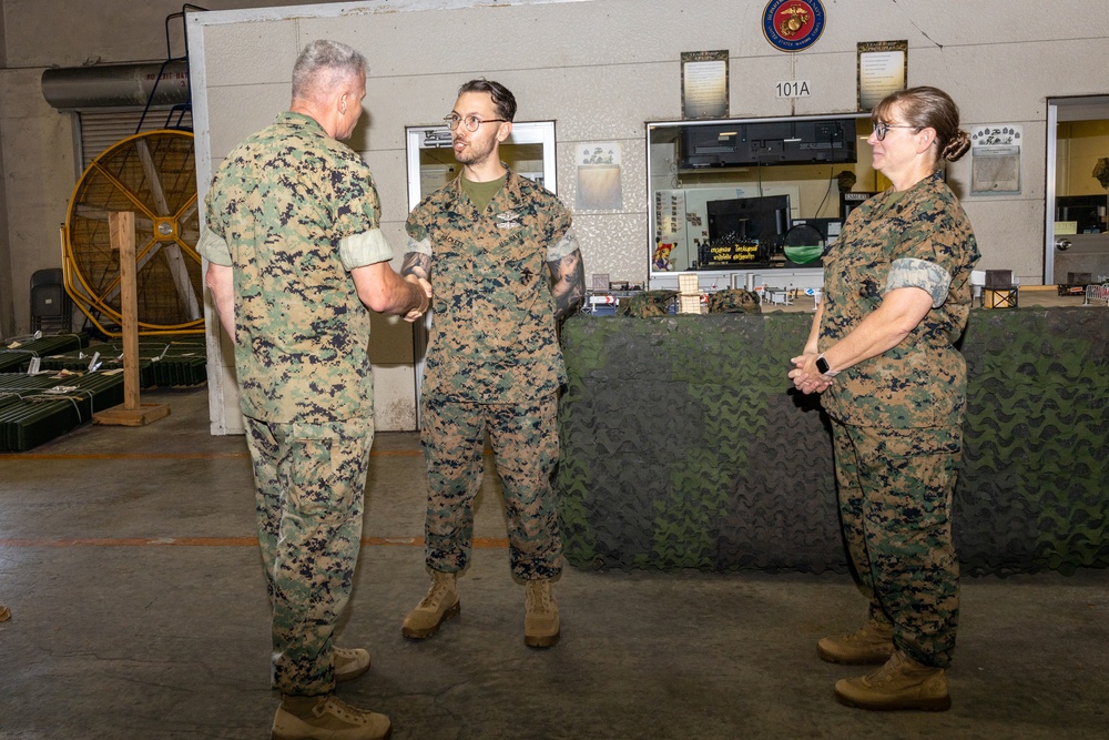 III MEF CG Visits 3rd MLG