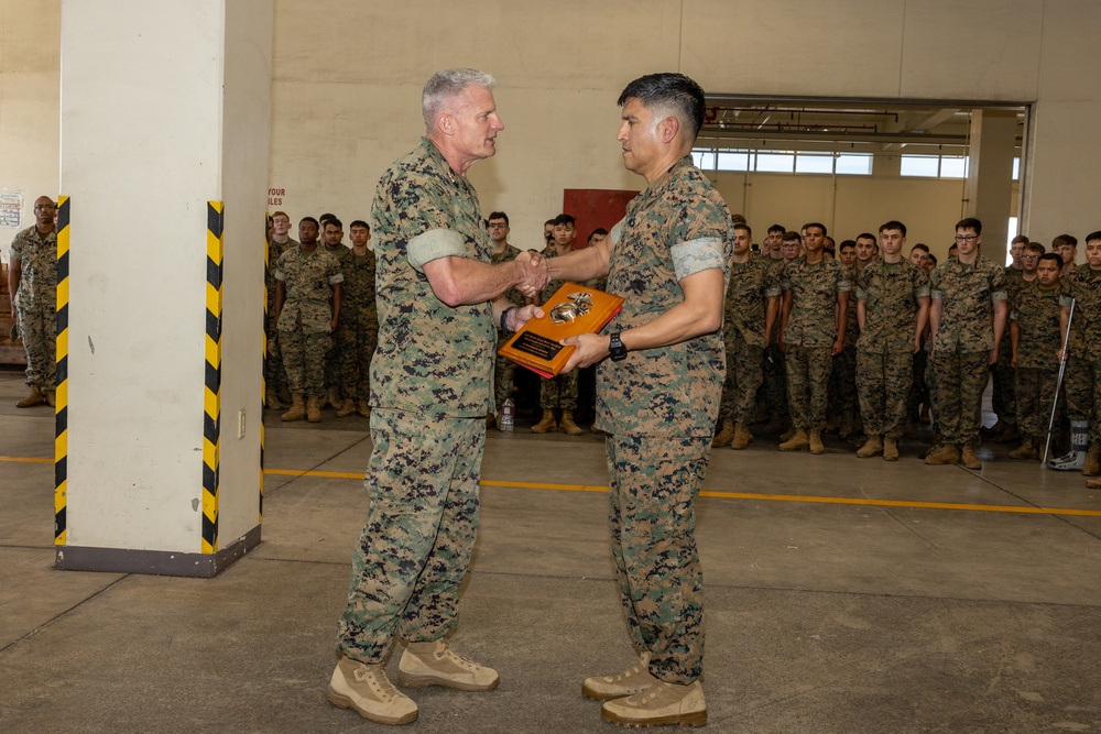 III MEF CG Visits 3rd MLG