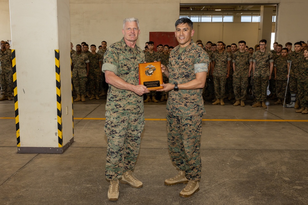 III MEF CG Visits 3rd MLG