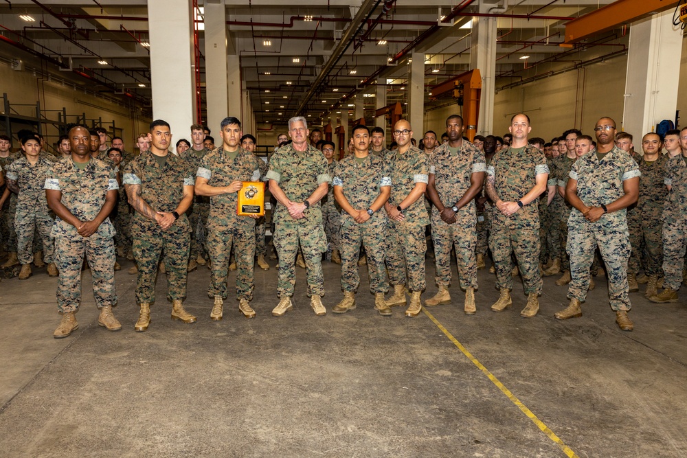 III MEF CG Visits 3rd MLG