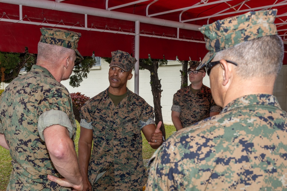 III MEF CG Visits 3rd MLG