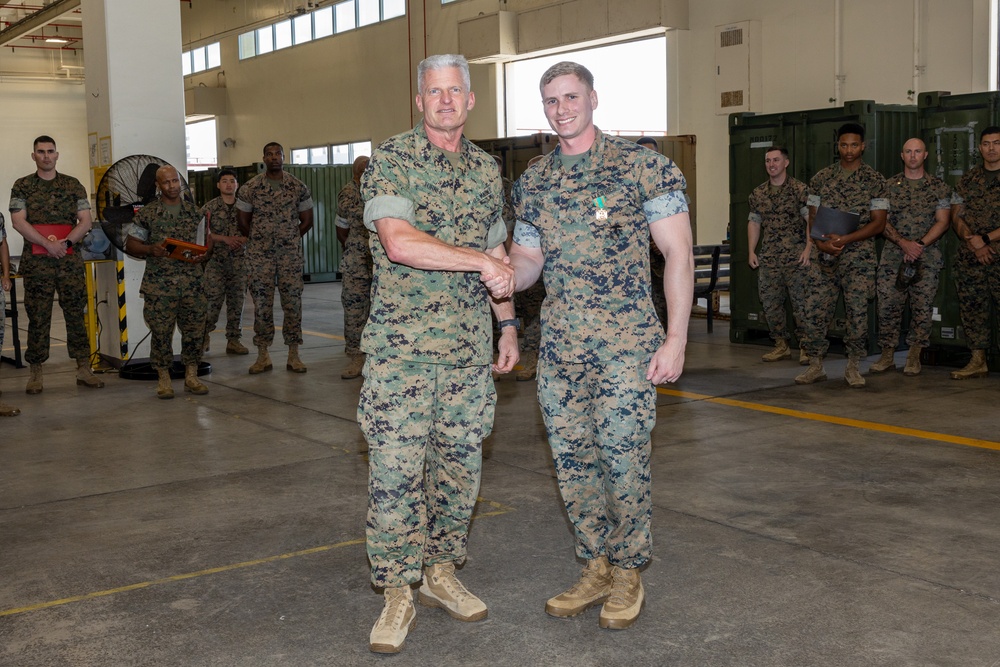 III MEF CG Visits 3rd MLG