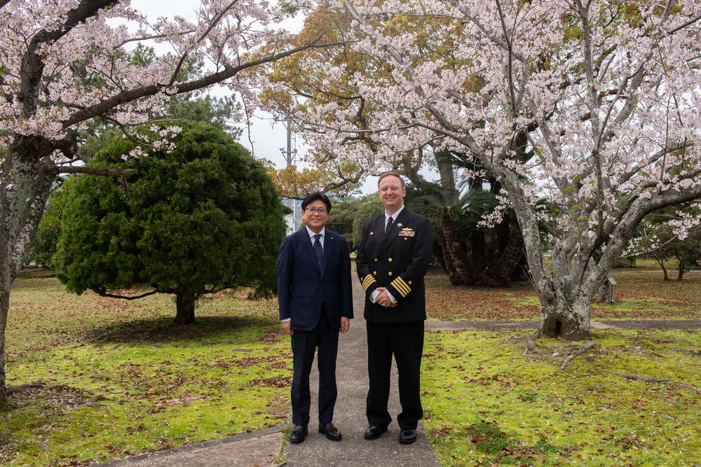 Sasebo Mayor Visits CFAS