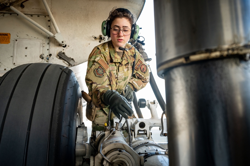 9th AS Airmen prepare for oceanic OST