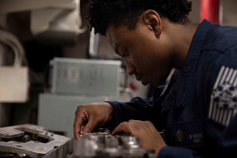 USS Dwight D. Eisenhower (CVN 69) Conducts Routine Operations in the Red Sea
