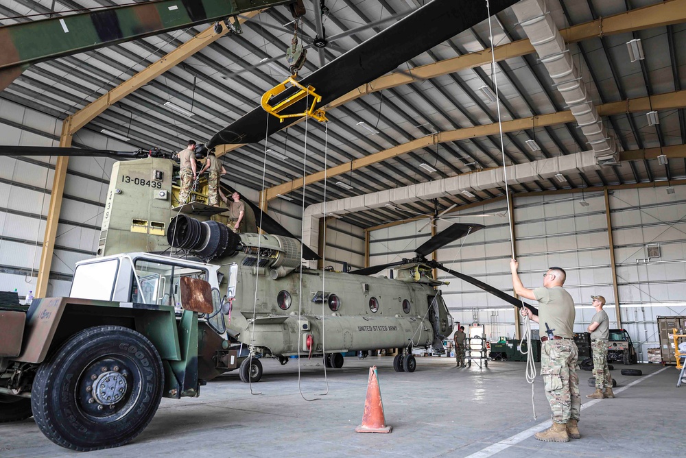 CH-47 Chinook Maintenance