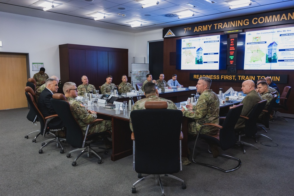 Lt. Gen. Chamberlain Visits 7ATC