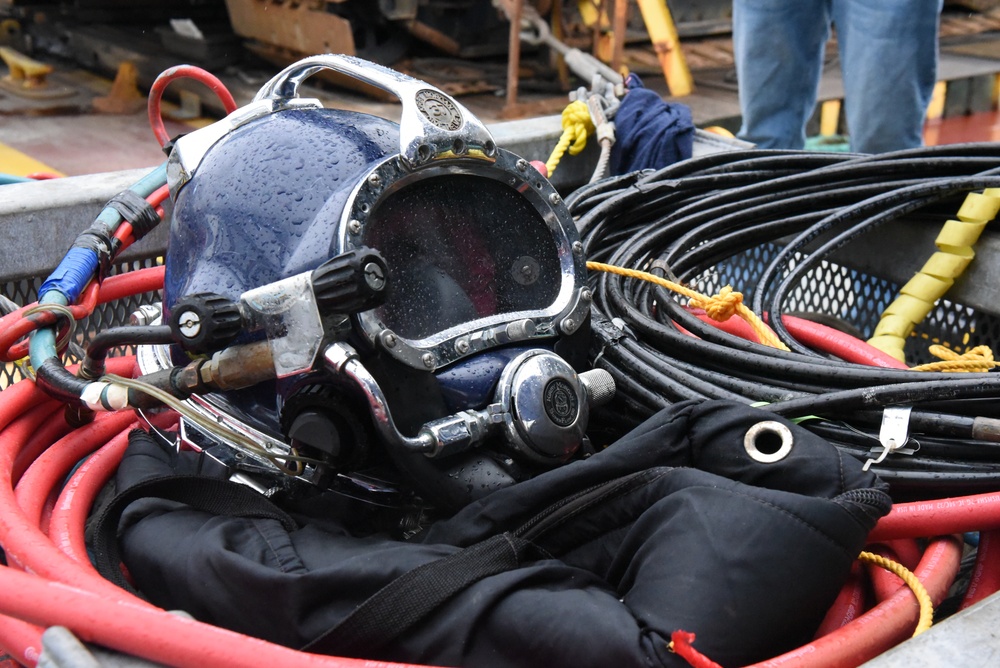 Key Bridge Response 2024 Unified Command divers conduct dive operations Motor Vessel Dali