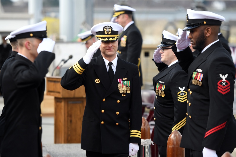 USS Virginia holds change-of-command ceremony