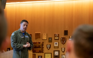 Next generation of Air Force pilots meet professional fighter pilots