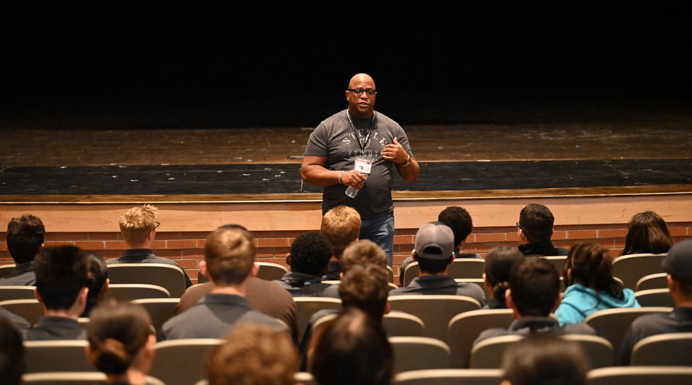 Thunderbird Pilots Visit Steele High School