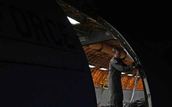 F-22s, KC-10 lands at FIDAE