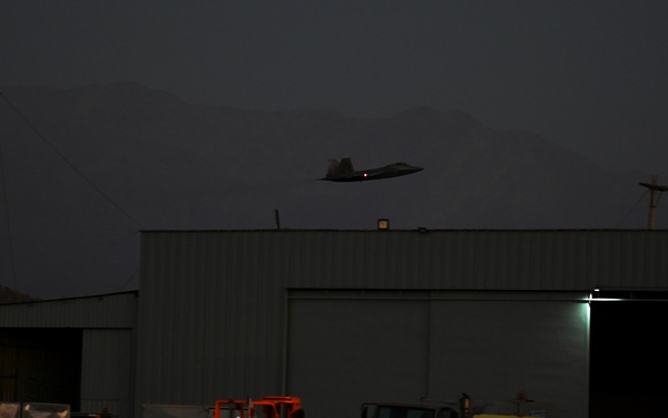 F-22s, KC-10 lands at FIDAE